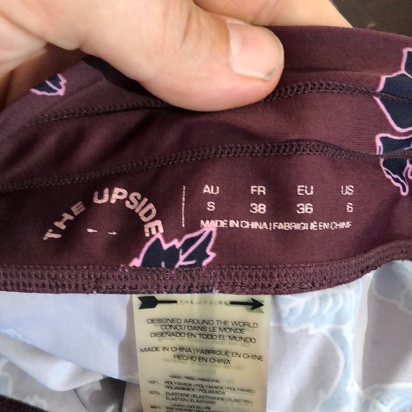 The UpSide Floral Crop/Capri Leggings in Maroon, size 6 - Picture 6 of 11